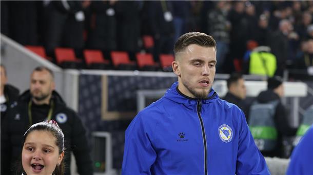 Holland patzt in Bosnien - Tschechien und Wales steigen auf Trifft gegen Holland: Stuttgarts Demirovic