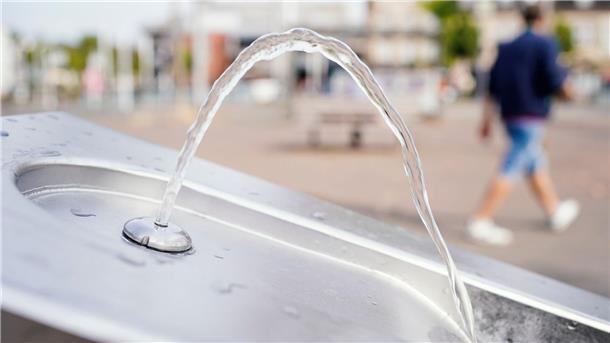 Trinkwasserbrunnen wie hier in Mannheim machen die Hitze erträglicher.