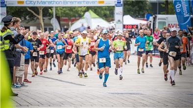 Trotz Corona findet der Bremerhaven-Marathon statt. Allerdings unter anderen Bedingungen als gewohnt. Ein dicht an dicht, wie in den Jahren zuvor (siehe Bild), wird es nicht geben.