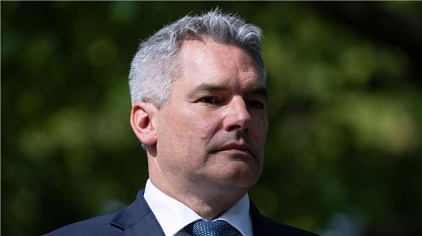 Österreichs Kanzler führt Koalition mit Grünen weiter Trotz Krise: Österreichs Kanzler Karl Nehammer will die Regierungszusammenarbeit mit den Grünen weiterführen.
