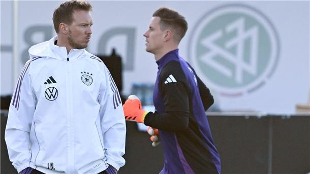 Nagelsmanns Bekenntnis zu ter Stegen: Baumann-Debüt im Tor Trotz Verletzung: Julian Nagelsmann (l) bekennt sich zu Marc-André ter Stegen als DFB-Torwart Nummer eins.
