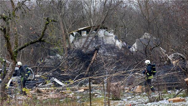 Litauen: Flugschreiber der Unglücksmaschine gefunden Trümmer des Frachtflugzeugs, das kurz vor dem Flughafen von Vilnius abstürzte.