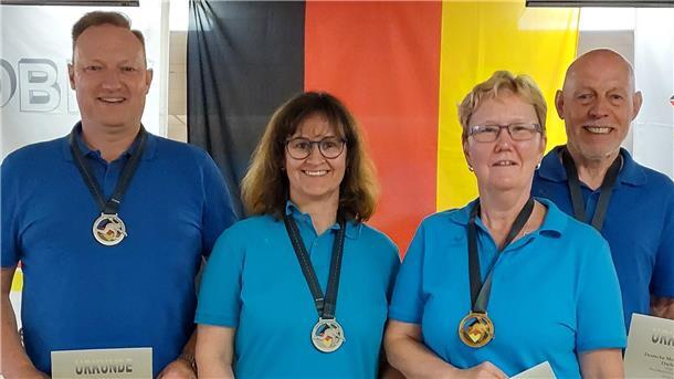 Trugen einen großen Teil an den erfolgreichsten deutschen Meisterschaften auf Dreibahnen für den Keglerverein Bremerhaven bei: v.l. Jens Kohlenberg, Claudia Lippka (beide Silber), Silvia Albert und Uwe Trenke (beide Bronze).
