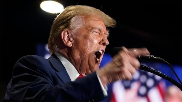 Trump hat trotz diverser Skandale, Eskapaden und einer chaotischen Amtszeit als Präsident großen Rückhalt in der Parteibasis.