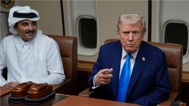 Hamas unter Druck - Will wohl künftig in Gaza mitregieren Trump stellte beim Tankstopp in Katar einen baldigen Einsatz der geplanten internationalen Friedenstruppe (ISF) für den Gazastreifen in Aussicht.