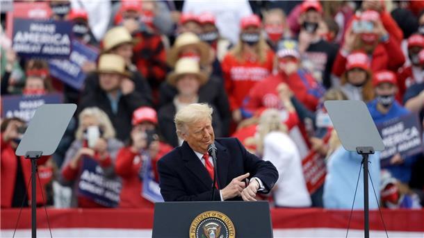 US-Zollhammer: Schweizer fürchten Wirtschaftseinbruch Trump und andere Milliardäre seines Kabinetts gelten als Fans Schweizer Markenuhren (Archivbild)