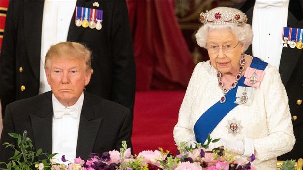 Trump beim König: Fünf unbequeme Themen reisen mit Trump war schon einmal zum Staatsbesuch in Großbritannien - damals noch mit der Queen (Archivbild).