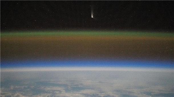 Komet bald mit bloßem Auge am Nachthimmel sichtbar Tsuchinshan-Atlas soll am 10. Oktober im Westen am abendlichen Horizont auftauchen.
