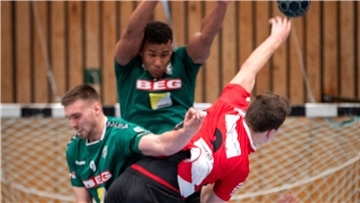 TV Schiffdorfs Julian Langwucht (links) avancierte gemeinsam mit Torwart Sören Schulz zum Matchwinner beim Pflichtsieg.