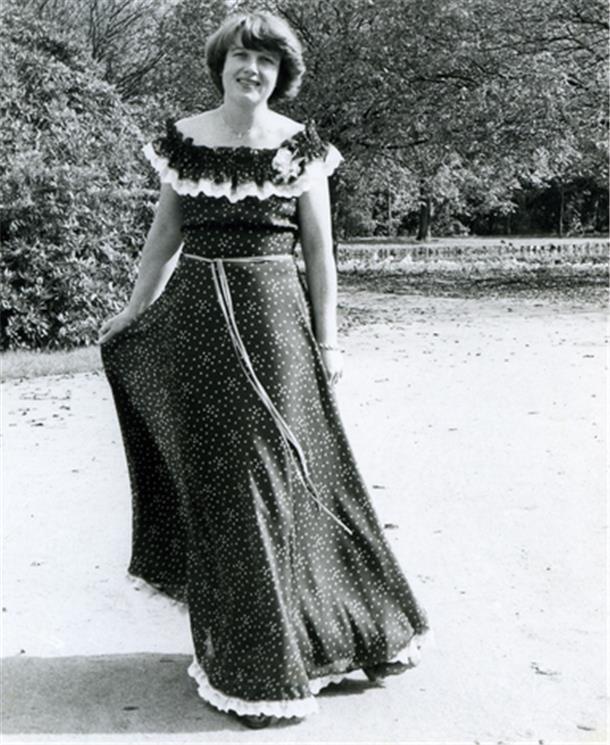 Fritz Frerichs: Der Lokaljournalist als Modefotograf Typisch 70er Jahre ist dieses Abendkleid.