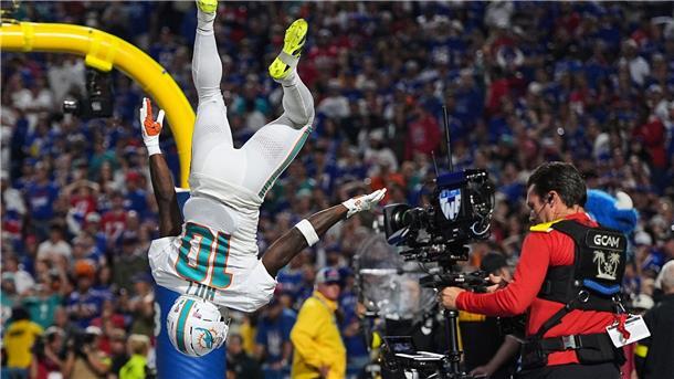 Tyreek Hill jubelte zwischenzeitlich akrobatisch über seinen Touchdown, ging aber erneut als Verlierer vom Feld.