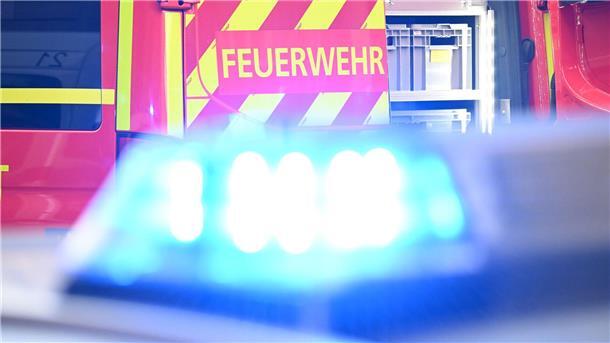 Über 100 Kräfte waren bei der Brandbekämpfung im Einsatz. (Symbolbild)