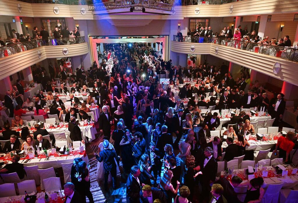 „Endlich wieder Filmball“: Promis feiern Kinojahr in München Über 1000 Gäste sind zum 48. Deutschen Filmball gekommen.