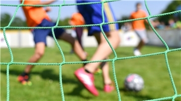 Fußballspielende Kinder