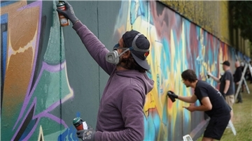 Über 60 Graffitikünstler aus ganz Deutschland beteiligten sich am Wochenende an der 15. SummaMadnezz in Bremerhaven.