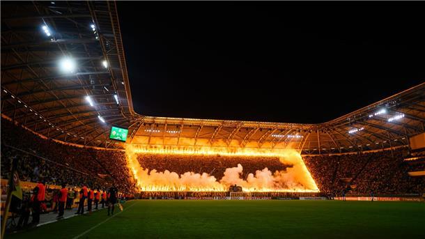 Ostdeutsche Clubs fordern: Pyrotechnik nicht immer bestrafen Über den Einsatz von Pyrotechnik wird immer wieder gestritten.
