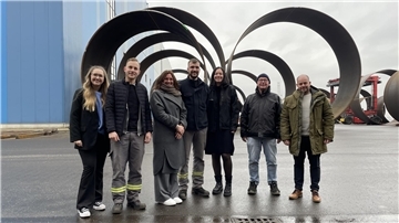 Im Bild Kooperation Steelwind 1 (von rechts): Direktorstellvertreter Mark Stelling, Fachpraxislehrer Heiko Plaisier, Personalreferentin Katharina Reimers, Ausbilder Till Wickner, Konrektorin Ines Locker-Wolf, Ausbilder Marcel Oetken und Marketing-Assistentin Eyleen Thümler