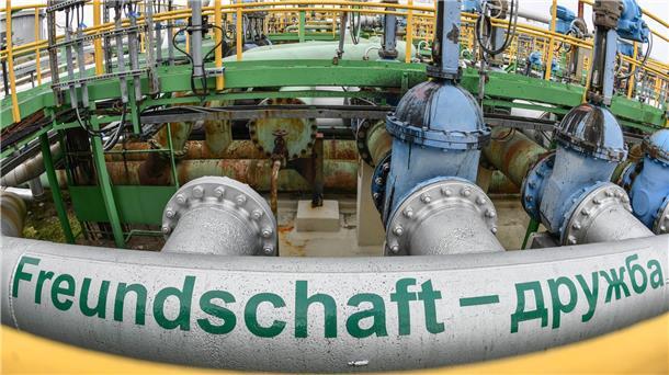 Rosneft Deutschland: Öl aus Kasachstan läuft wieder an PCK Über die Pipeline Druschba wird die Raffinerie PCK mit Öl aus Kasachstan beliefert. (Archivbild)