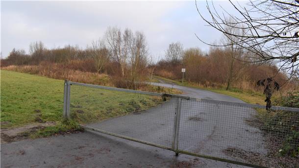 Über diese Zufahrt soll Sand zum Strandgelände in Kleinensiel transportiert werden.