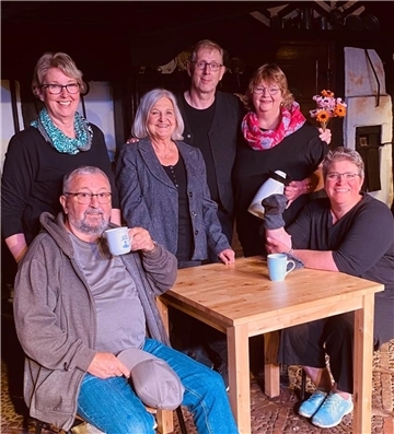 Die Niederdeutsche Bühne "Waterkant" Bremerhaven (von links): Gerd Krause, Sigrid Liedtke, Christel Krause, Michael Schwarzenberg, Martina Hüner sowie Meike Wiemken.  