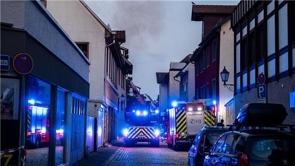 Altstadtbrand: Ursachensuche in Villingen-Schwenningen läuft Über eine mögliche Ursache des Großbrandes konnten Polizei und Feuerwehr noch keine Angaben machen.