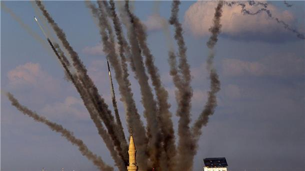 Berichte über Hamas-Gräuel in Israel - Israel bombt massiv Über Gaza-Stadt werden Raketen auf Israel abgefeuert.