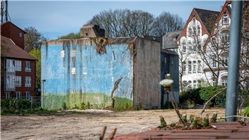 Überall in der Stadt verteilt gibt es zwar noch Bunker, aber sie können nicht mehr für den Zivilschutz genutzt werden. Der Betonklotz an der Wurster Straße soll abgerissen werden. Foto Scheschonka
