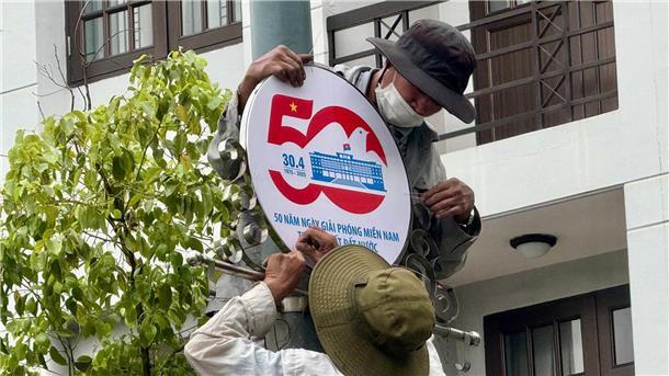 Überall wird an den 50. Jahrestag des Kriegsendes erinnert.