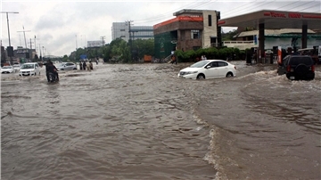 Überschwemmte Straßen nach schweren Monsunregenfällen in Lahore.