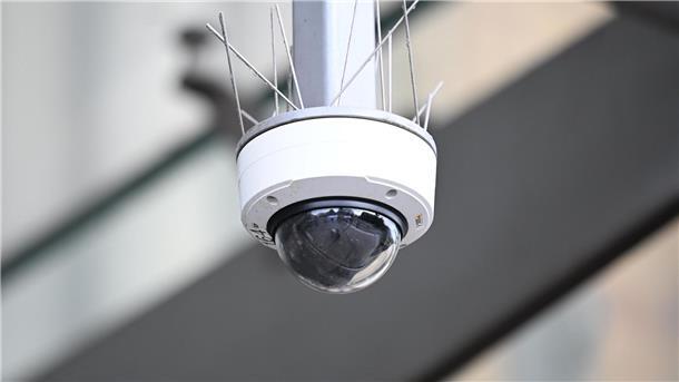 Polizei-Software polarisiert: Rot-Grün gegen Palantir Überwachung im Blick: Mit der Analyse-Software von Palantir können Ermittler Daten schneller auswerten. In Niedersachsen ist das heftig umstritten.