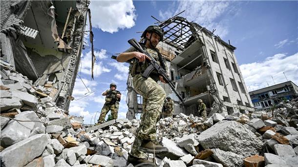 Krieg gegen die Ukraine: So ist die Lage Ukrainische Soldaten im Einsatz: Seit 819 Tagen verteidigen sie ihr Land gegen den russischen Angriffskrieg.