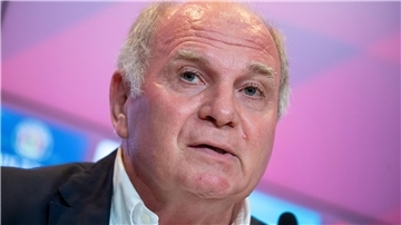 Uli Hoeneß, Ehrenpräsident des FC Bayern München und Fan des FC St. Pauli.