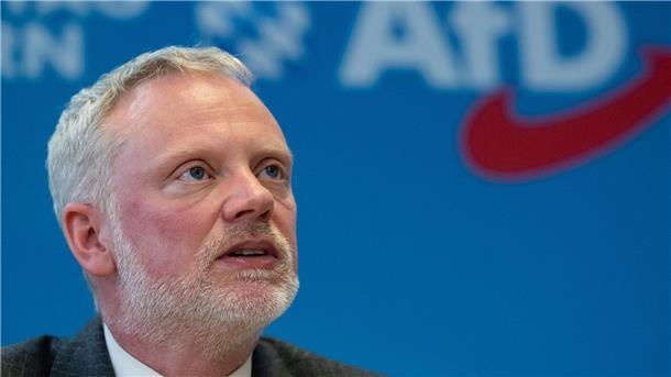 AfD mahnt Abgeordnete für Wahlbeobachtung in Russland ab Ulrich Singer ist einer der bayerischen AfD-Landtagsabgeordneten, die zur Wahlbeobachtung nach Russland reisten.