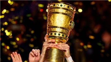 Um den geht es für die Fußballer: Am Wochenende startet der DFB-Pokal.