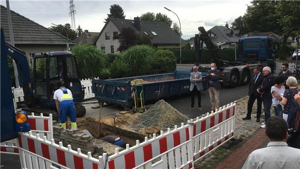 Um den vom Grundwasserantieg betroffenen Hausbesitzern zu helfen, war in der Flettnerstraße 2021 ein Versuchsbrunnen in Betrieb genommen worden. Ziel: Den Grundwasserspiegel im Gebiet drumherum absenken. Der Brunnen wird jetzt wieder abgestellt.
