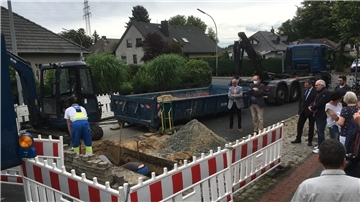 Um den vom Grundwasserantieg betroffenen Hausbesitzern zu helfen, war in der Flettnerstraße 2021 ein Versuchsbrunnen in Betrieb genommen worden. Ziel: Den Grundwasserspiegel im Gebiet drumherum absenken. Der Brunnen wird jetzt wieder abgestellt.