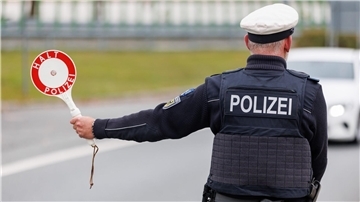 Um die Schleusungskriminalität stärker zu bekämpfen und irreguläre Migration zu begrenzen, hat die Bundesinnenministerin Grenzkontrollen angeordnet.