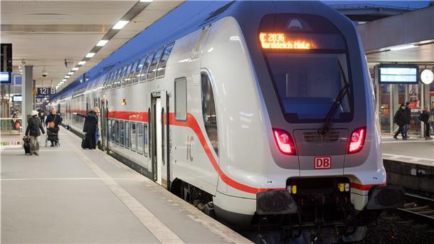 Umfrage unter Bahnreisenden: Die Freude, dass ab 2021 wieder ICs (hier in Hannover) Bremerhaven anfahren sollen, ist groß.