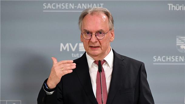 Haseloff: Die AfD hat nicht die besseren Leute „Umfragen sprechen eine eindeutige Sprache. Die Menschen fragen sich: Ist meine Lebensgrundlage wirklich weiter gesichert oder könnte es mir noch einmal den Boden unter den Füßen wegziehen?“, sagt Reiner Haseloff (CDU), Ministerpräsident von Sachsen-Anhalt.