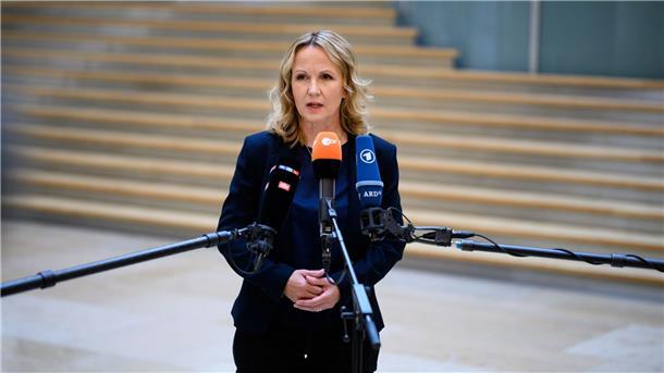 Fischsterben in der Oder: Ein deutsch-polnisches Drama Umweltministerin Steffi Lemke äußert sich im Deutschen Bundestag über den Abschlussbericht zum Fischsterben in der Oder.