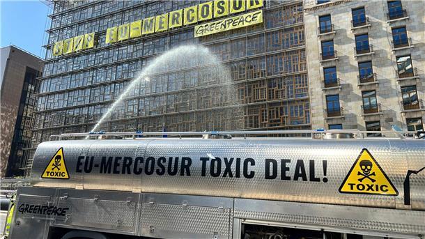EU-Kommission einigt sich mit Südamerikanern auf Handelsdeal Umweltschutzorganisationen wie Greenpeace laufen gegen die Pläne für das Freihandelsabkommen seit Jahren Sturm. (Archivbild)