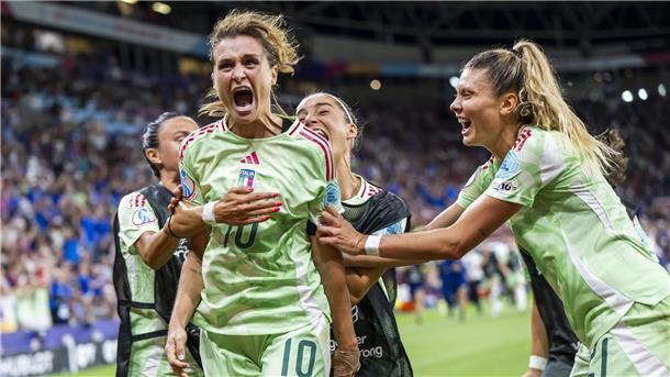 Unbändige Freude: Cristiana Girelli nach ihrem Siegtor in der 90. Minute. 