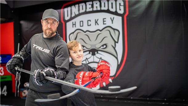 "Underdog Hockey": So nennt Andrew McPherson sein Eishockey-Projekt in Sievern. Das Logo hat eine Freundin für ihn entworfen.