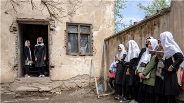 Unicef-Exekutivdirektorin Catherine Russel fordert die Taliban dazu auf, Mädchen und Frauen den Weg zu höher Bildung freizumachen: „Kein Land kann sich weiterentwickeln, wenn die Hälfte seiner Bevölkerung zurückbleibt.“