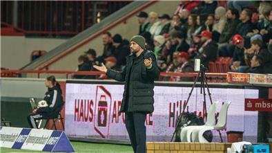 Union Berlins Trainer Stephan Lerch muss lange auf seine Spielerin Korina Janez verzichten. (Archivbild) 