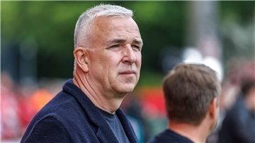 Union-Präsident Dirk Zingler distanziert sich klar von den rassistischen Rufen eines Fans.