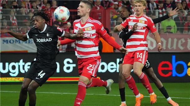 Unions Andrej Ilic wurde ein Tor aberkannt. 