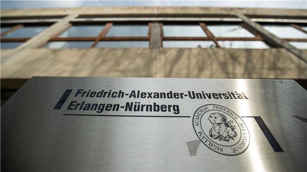 Uni Erlangen schließt chinesische Staatsstipendiaten aus Universität Erlangen-Nürnberg schließt chinesische Stipendiaten wegen möglicher Spionagegefahr aus.