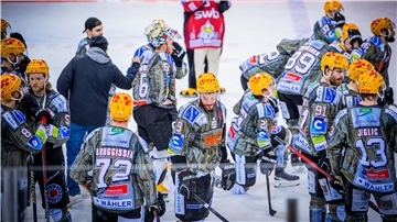 Unmittelbar nach dem Aus überwiegen die Enttäuschung und der Frust bei den Pinguins-Spielern.
