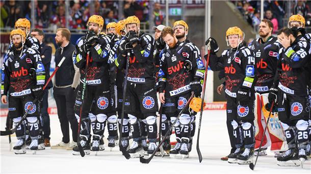 Unmittelbar nachdem der Titel-Traum am Freitagabend geplatzt war, herrschte natürlich die Enttäuschung bei den Pinguins vor. Doch mittlerweile realisieren sie immer mehr, was für eine sensationelle Saison sie abgeliefert haben.